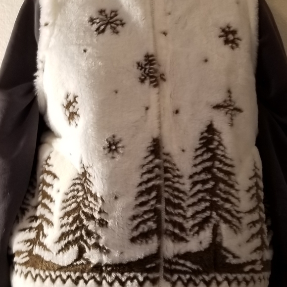 Cobblestone Canyon Vest - Picture 2 of 5